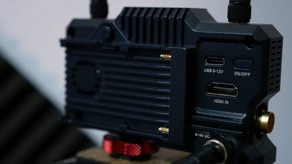 Opciones de alimentación y conexión del Hollyland Mars 400S Pro